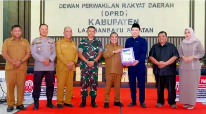 Wakil Bupati Labusel Sampaikan Nota Pengantar LKPJ 2025 Pada Rapat Paripurna DPRD