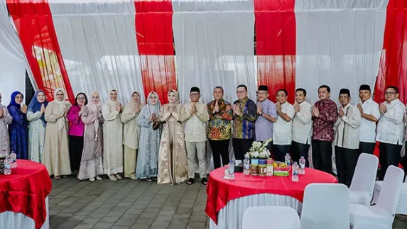 Zakiyuddin Harahap Sambut Hangat Tamu Halalbihalal