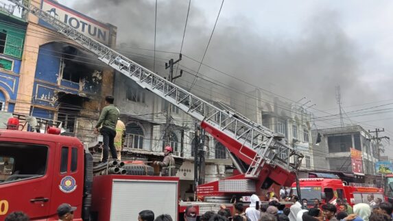 Polres Pelabuhan Belawan dan Polsek Medan Labuhan Amankan Lokasi Kebakaran di Marelan