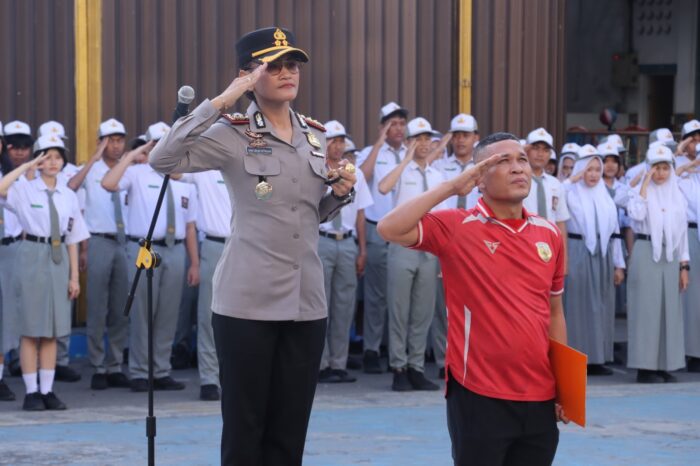 Kapolres Pematangsiantar Pembina Upacara Bendera di SMA Sultan Agung