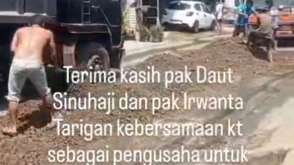 Tiga Pengusaha Namorambe Berkolaborasi Perbaiki Jalan Berlubang