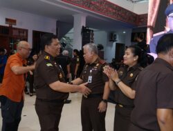 Momen Haru Perpisahan Jajaran Pegawai Kejatisu dengan Dr. Harli Siregar, SH., M.Hum