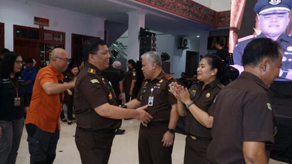Momen Haru Perpisahan Jajaran Pegawai Kejatisu