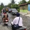 Jalan Rusak Parah di Cinta Damai Dibiarkan 3 Tahun, Pemkab Deliserdang Terancam Sanksi Hukum