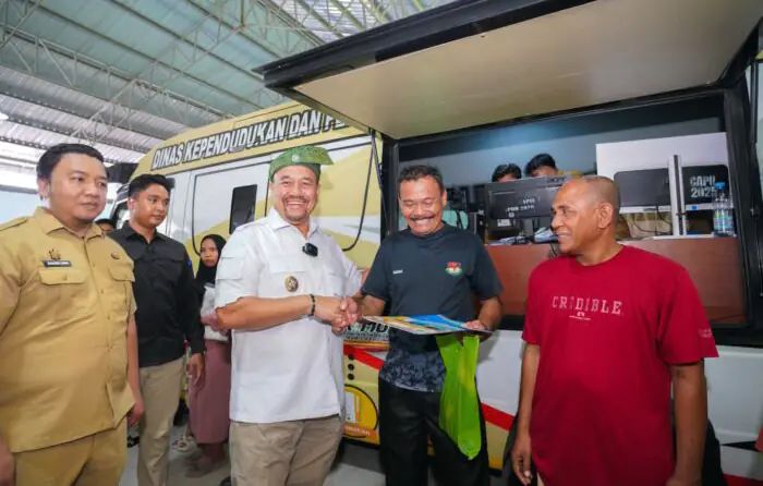 Pastikan Pelayanan Optimal, Bupati Baharuddin Tinjau Pelaksanaan Berlayar di Kecamatan Talawi