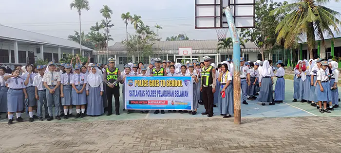 Sat Lantas Polres Pelabuhan Belawan Gelar Police Goes To School di SMA Negeri 9 Medan