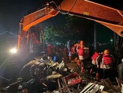 Tanggap Darurat Longsor Sembahe, Polda Sumut Terjunkan Personel Brimob Evakuasi Korban
