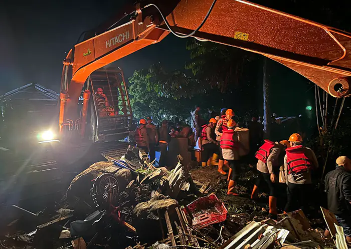 Tanggap Darurat Longsor Sembahe, Polda Sumut Terjunkan Personel Brimob Evakuasi Korban