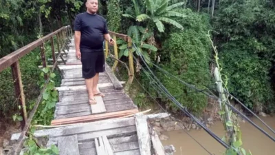 Jembatan Titi Gantung Sungai Seruai Dusun VI Patumbak Kampung Nyaris Ambruk