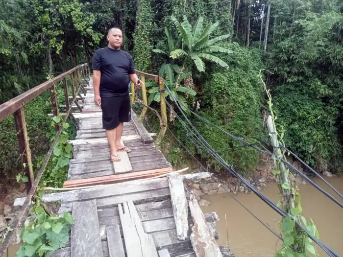 Jembatan Titi Gantung Sungai Seruai Dusun VI Patumbak Kampung Nyaris Ambruk
