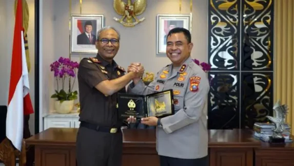 Kajati Sumut Sambangi Kapoldasu: Kukuhkan Sinergitas Demi Penegakan Hukum yang Tegas dan Berkeadilan