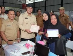 Pastikan Pelayanan Publik Hadir hingga ke Desa, Wabup Syafrizal Tinjau Langsung Pelaksanaan Program Berlayar