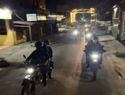 Patroli Dini Hari, Brimob Polda Sumut Antisipasi Guantibmas dan Sambangi Warga Secara Humanis di Medan