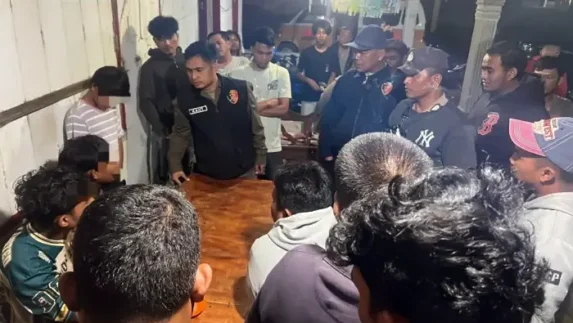 Personel Gabungan Polres Karo Sigap Redam Tawuran Antarpemuda di Kineppen