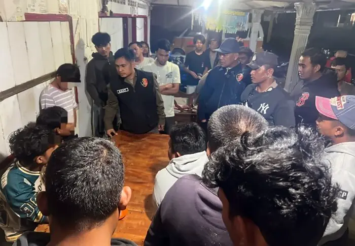 Personel Gabungan Polres Karo Sigap Redam Tawuran Antarpemuda di Kineppen