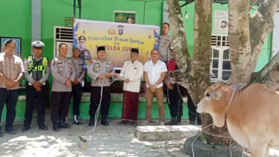 Polres Labusel Tebar Kepedulian Iduladha 1447 H, Salurkan Hewan Kurban Kapoldasu dan Kapolres