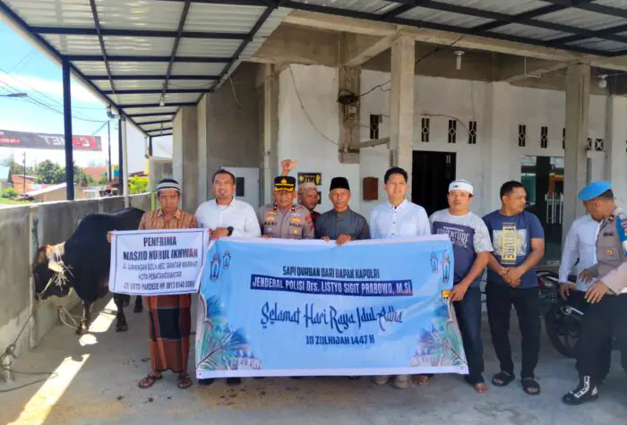 Polres Pematangsiantar Serahkan Bantuan Hewan Kurban dari Kapolri dan Kapolda Sumut di Masjid Nurul Ikhwan