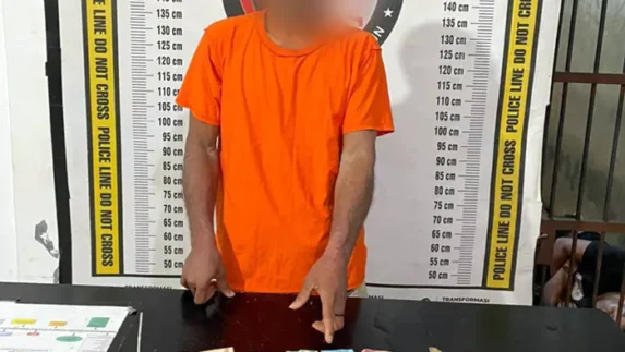 Sempat Melawan Pakai Gunting, Pengedar Sabu Diringkus Polisi di Kebun Sawit Raya Kahean