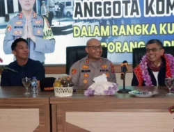 Bunga untuk Keadilan: Hinca Panjaitan Ajak Polres Karo Tebarkan Keharuman Pelayanan
