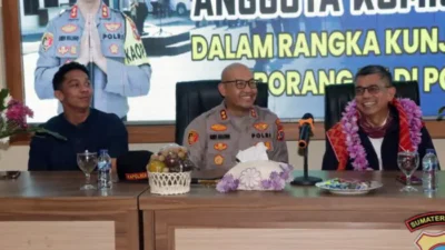 Bunga untuk Keadilan: Hinca Panjaitan Ajak Polres Karo Tebarkan Keharuman Pelayanan