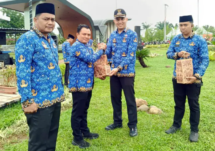 Kadus XI Desa Marindal Satu Raih Penghargaan Kepala Dusun Terbaik Tingkat Kecamatan Patumbak