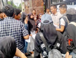 Mahasiswa Demo Kejati Sumut Minta Wali Kota Pematangsiantar Diperiksa