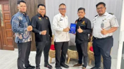 PB Pendawa Indonesia Terima Cendera Mata dari Kakanwil Ditjenpas Sumut
