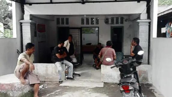 Pj Kades Bengkurung Dinilai Tak Beretika, Tolak Transparansi APBDes hingga Didampingi Orang Ancam Wartawan