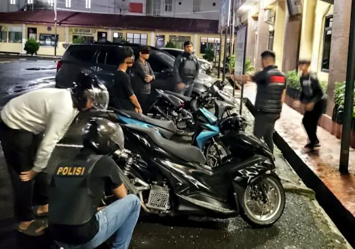 Polres Pematangsiantar Amankan Tiga Sepedamotor Knalpot Brong saat Patroli