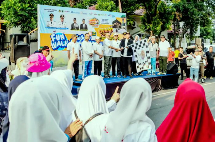 Rico Waas Lepas Peserta Fun Walk MUI Kota Medan Semarakkan Pekan KHAS 2026
