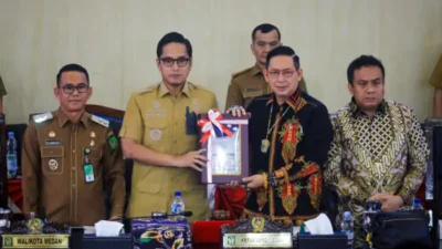 Rico Waas Paparkan Strategi Efisiensi APBD 2025 di Sidang Paripurna DPRD Kota Medan