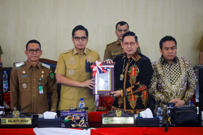 Rico Waas Paparkan Strategi Efisiensi APBD 2025 di Sidang Paripurna DPRD Kota Medan