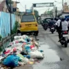 Tumpukan Sampah Menumpuk di Jalan Pertahanan, Warga Nilai Kinerja Pemerintah Desa dan Kecamatan Patumbak Buruk