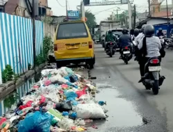 Tumpukan Sampah Menumpuk di Jalan Pertahanan, Warga Nilai Kinerja Pemerintah Desa dan Kecamatan Patumbak Buruk