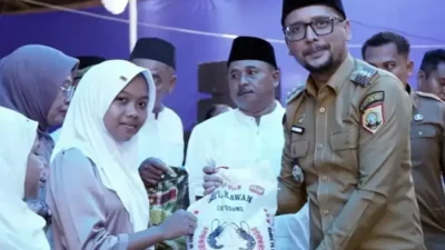 Bupati Labusel Hadiri Santunan 72 Anak Yatim di Perlabian