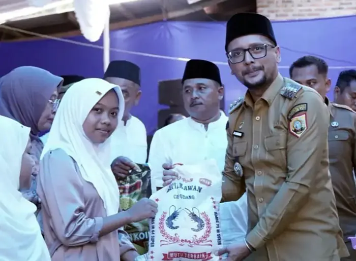 Bupati Labusel Hadiri Santunan 72 Anak Yatim di Perlabian