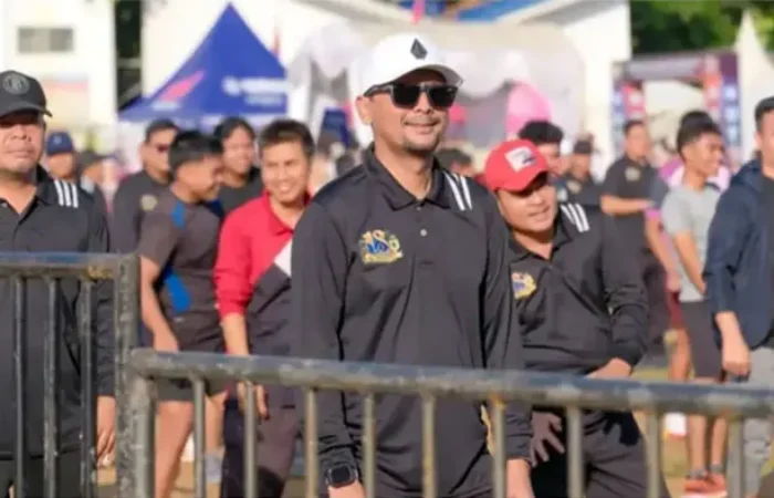 Bupati Labusel Senam Bersama Ribuan Warga, Serahkan Bansos di Semarak HUT ke-18 Kabupaten
