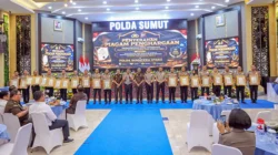 Kapolda Sumut Serahkan Penghargaan Zona Integritas dan Pelayanan Prima