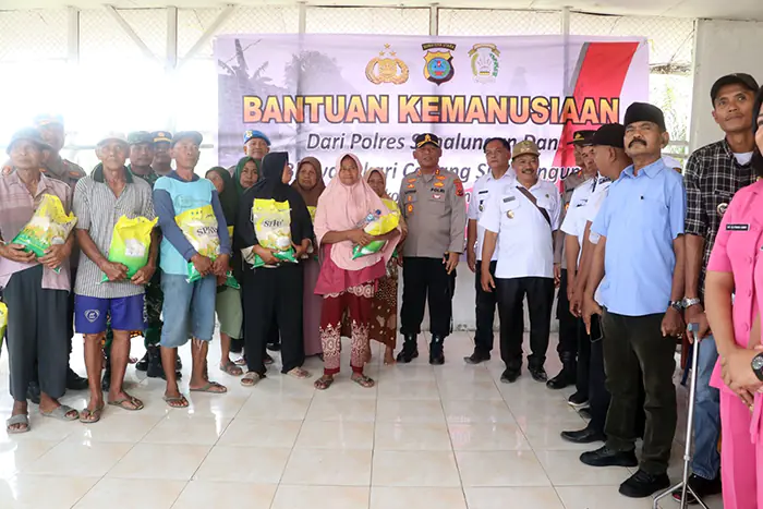 Kapolres Simalungun Salurkan Bantuan Kemanusiaan bagi Korban Angin Puting Beliung di Pematang Bandar