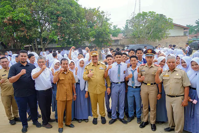 Kunjungi Yayasan Perguruan Nasional Petatal, Bupati Batu Bara Berikan Motivasi Kepada Siswa