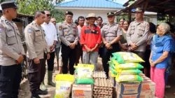 Polres Tapteng Salurkan Paket Sembako untuk Warga Hutanabolon