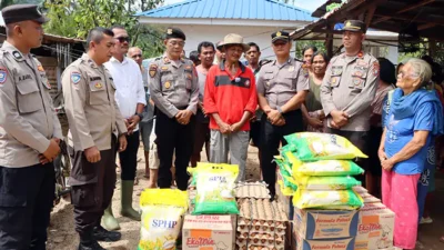 Polres Tapteng Salurkan Paket Sembako untuk Warga Hutanabolon