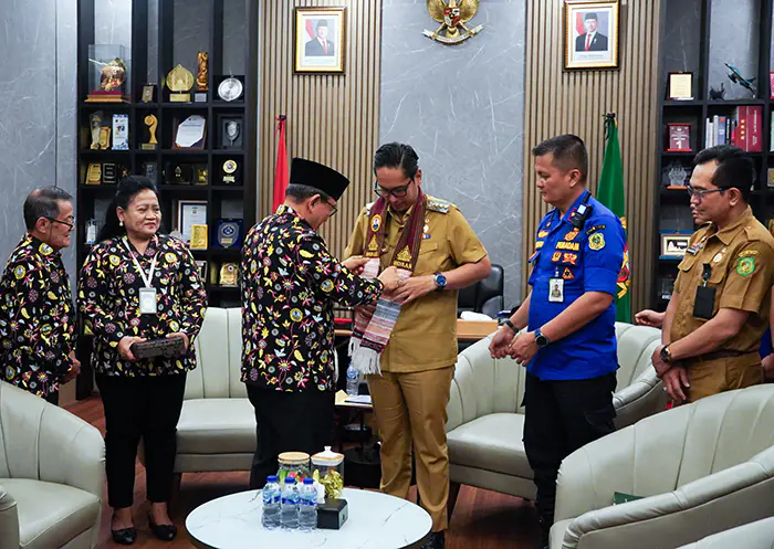 Rico Waas Ajak Seluruh Elemen Perkuat Pendidikan