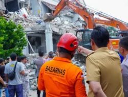 Rico Waas Kerahkan Alat Berat dan Tim Medis Tangani Ledakan di Perumahan Grand Polonia