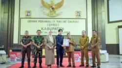 Wabup Labusel Sampaikan Nota Pengantar dan Jawaban Ranperda Pertanggungjawaban APBD 2025