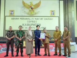 Wabup Labusel Sampaikan Nota Pengantar dan Jawaban Ranperda Pertanggungjawaban APBD 2025