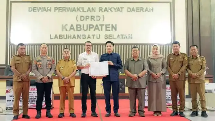 Bupati dan Wabup Labusel Hadiri Paripurna KUA-PPAS APBD 2027