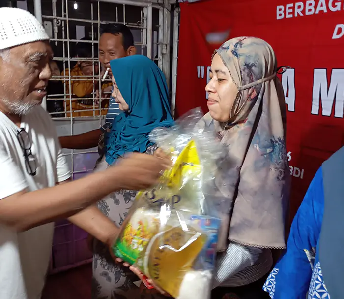 LIPPSU Wujudkan Rasa Peduli, Bagikan Sembako ke Warga Kurang Mampu