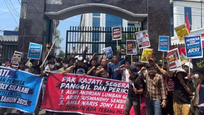 Ratusan Massa CS KERAS Geruduk Kejati Sumut