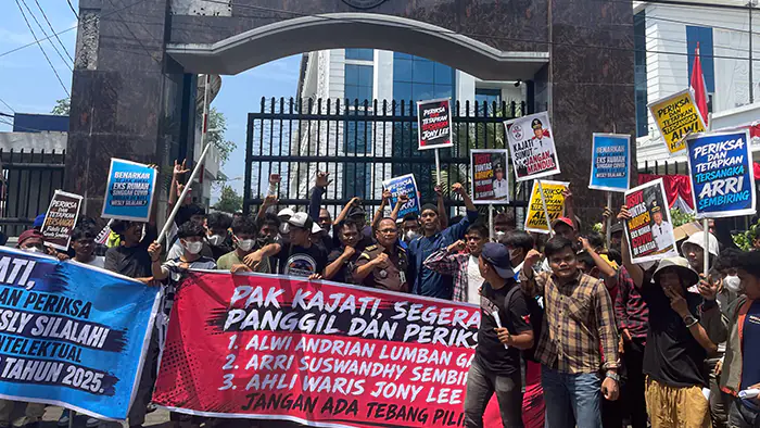 Ratusan Massa CS KERAS Geruduk Kejati Sumut